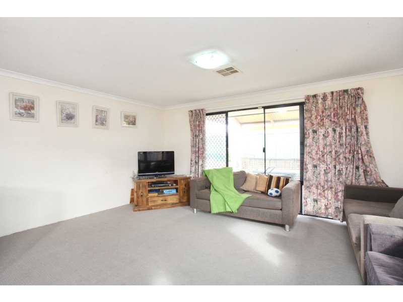 52 Monash Circle, Marangaroo WA 6064