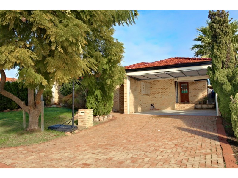 52 Monash Circle, Marangaroo WA 6064