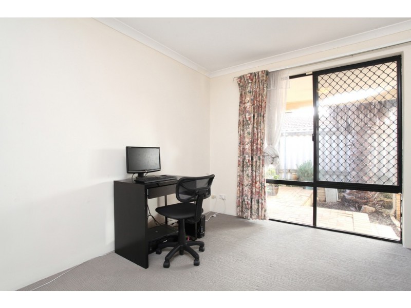 52 Monash Circle, Marangaroo WA 6064