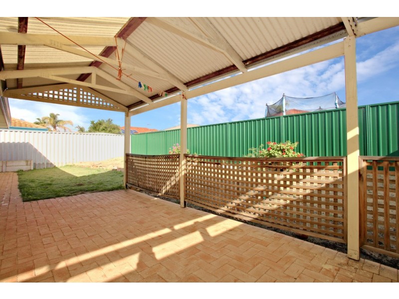 52 Monash Circle, Marangaroo WA 6064