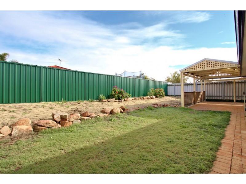 52 Monash Circle, Marangaroo WA 6064