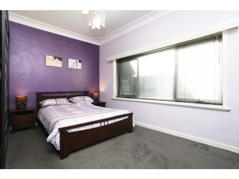 19 Gladstone Street, St James WA 6102