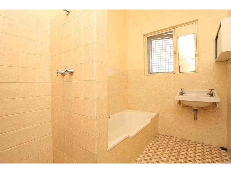 22 Salisbury Street, St James WA 6102