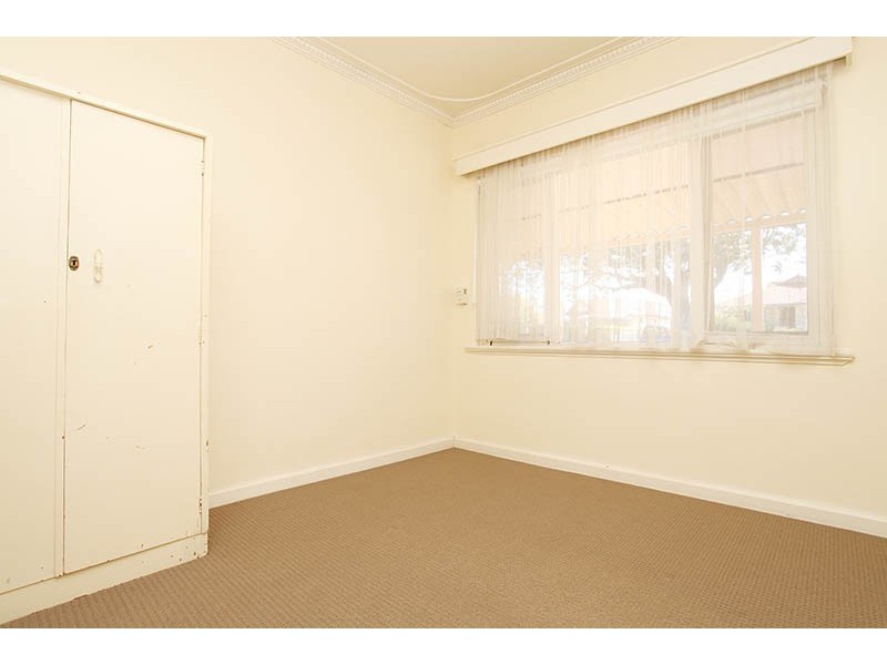 28 Leichardt Street, St James WA 6102