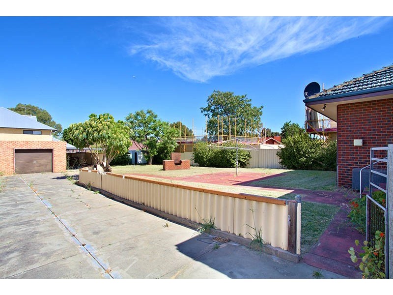 28 Leichardt Street, St James WA 6102