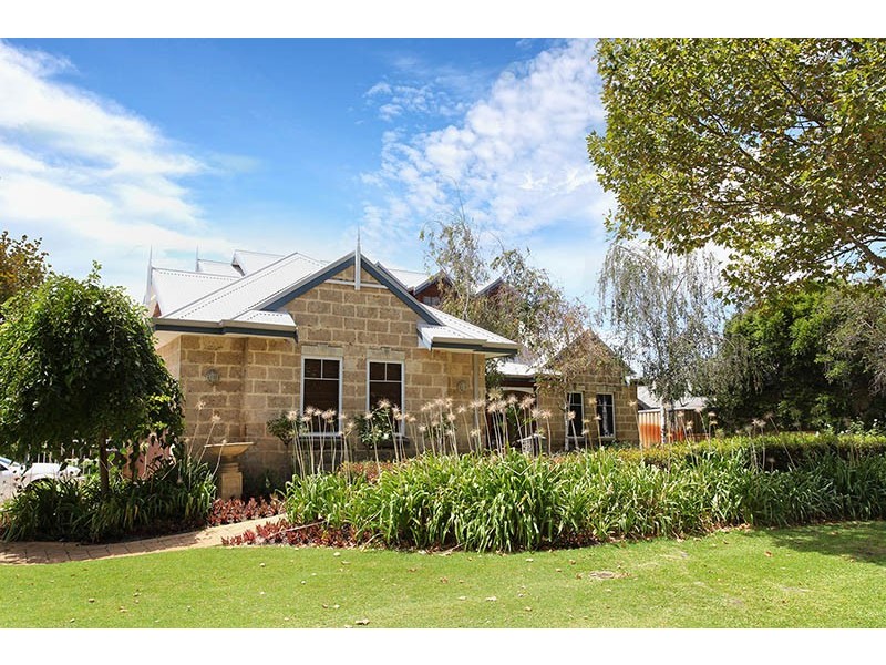30 Alexandria Boulevard, Canning Vale WA 6155