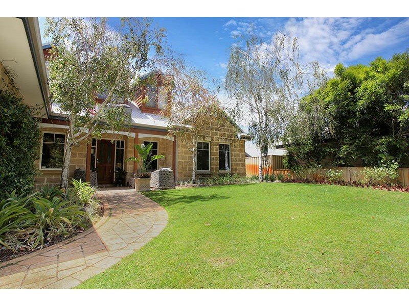 30 Alexandria Boulevard, Canning Vale WA 6155