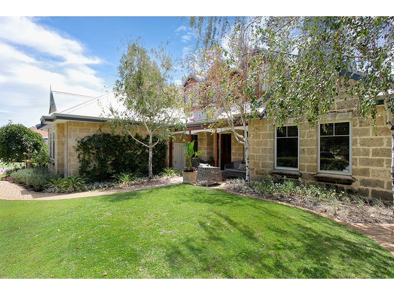 30 Alexandria Boulevard, Canning Vale WA 6155