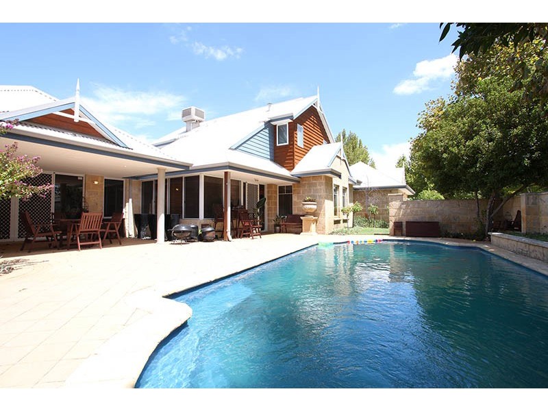 30 Alexandria Boulevard, Canning Vale WA 6155