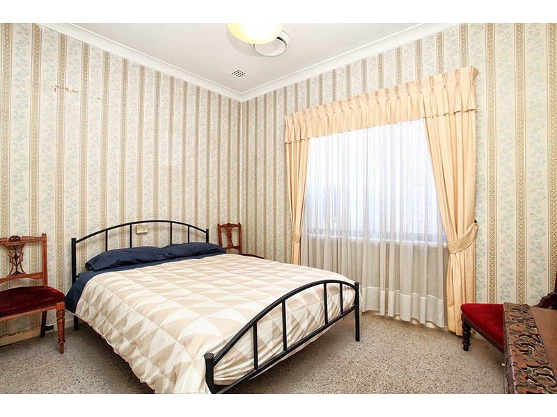 20 Upton Street, St James WA 6102