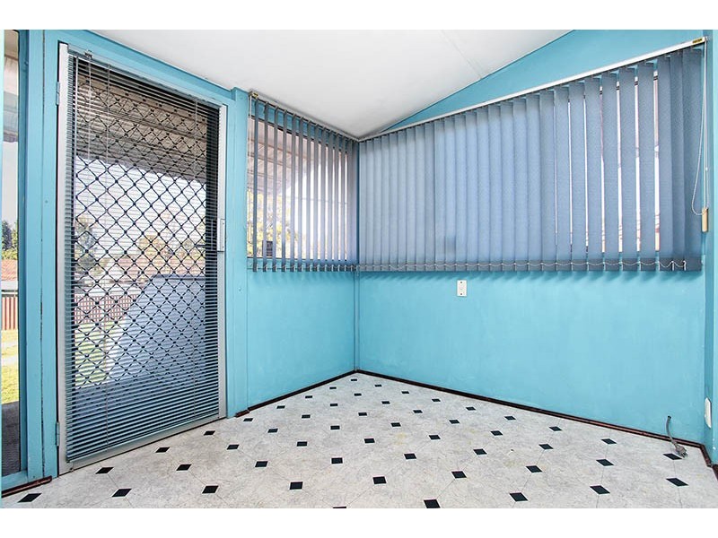 20 Upton Street, St James WA 6102