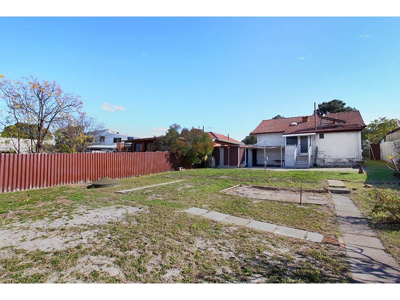 20 Upton Street, St James WA 6102