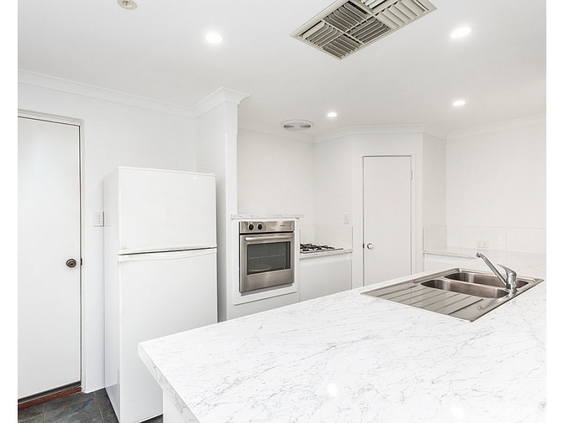 8 Selwyn Place, Rivervale WA 6103