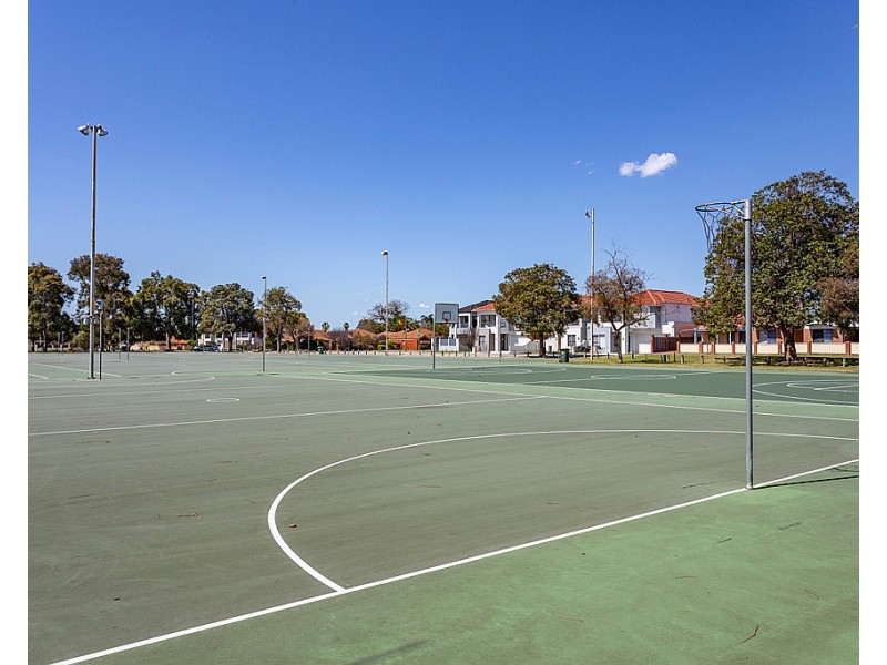 8 Selwyn Place, Rivervale WA 6103