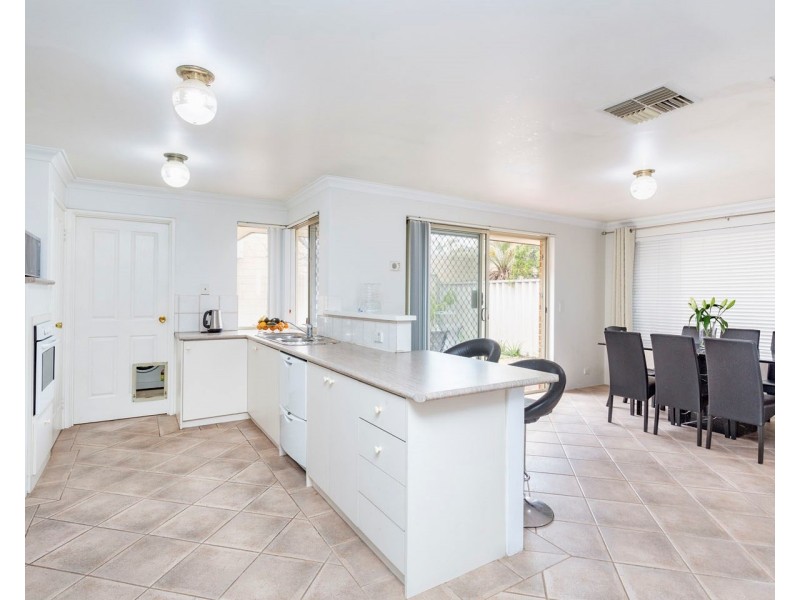 2/347 Sevenoaks Street, Cannington WA 6107