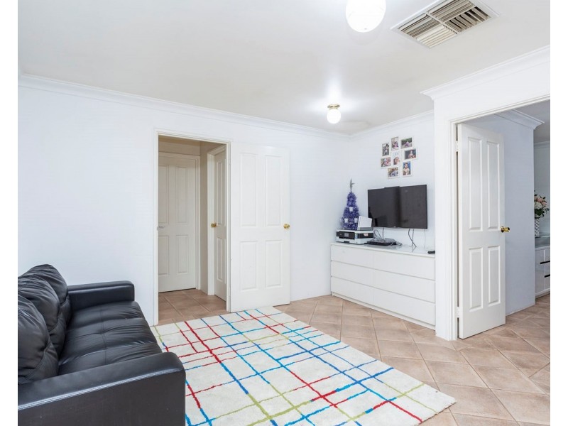 2/347 Sevenoaks Street, Cannington WA 6107