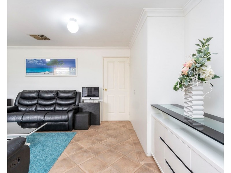 2/347 Sevenoaks Street, Cannington WA 6107