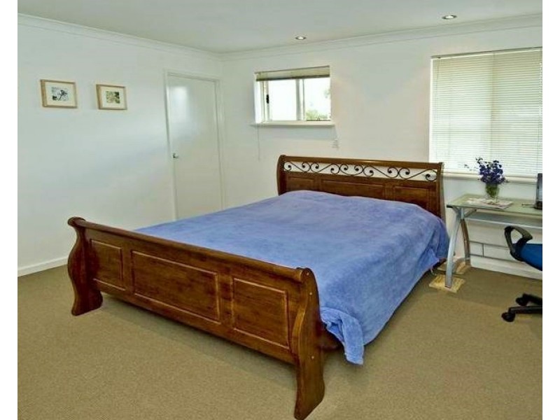 2/15 Sydenham Street, Rivervale WA 6103