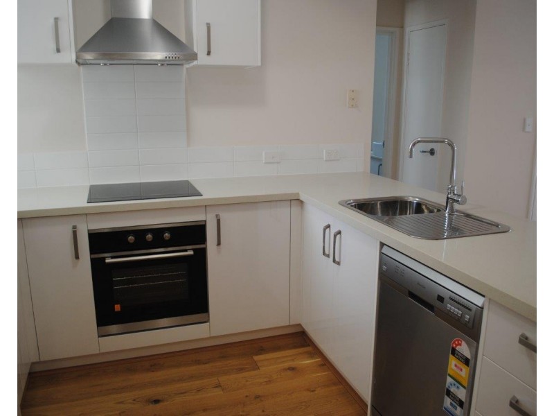 6/208 Fisher Street, Cloverdale WA 6105