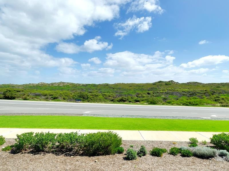 15 Abrolhos Close, Two Rocks WA 6037