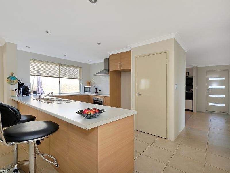 15 Abrolhos Close, Two Rocks WA 6037