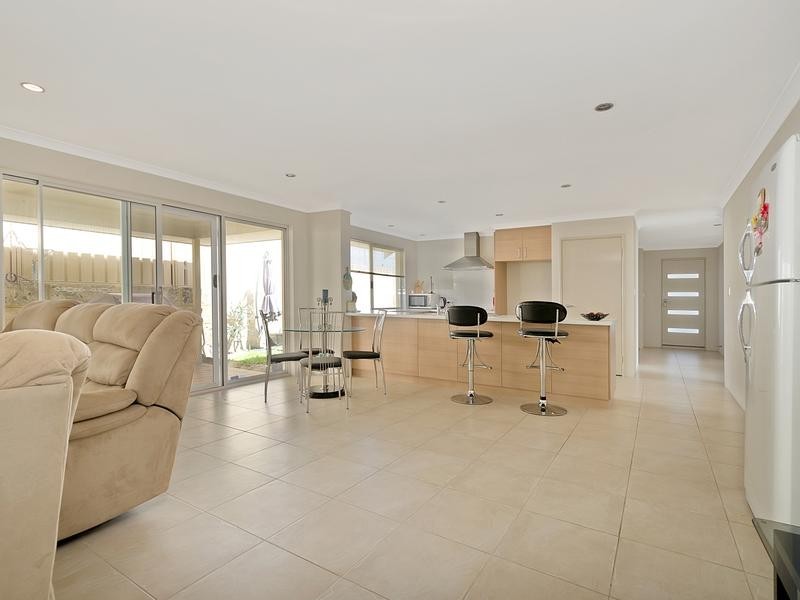 15 Abrolhos Close, Two Rocks WA 6037