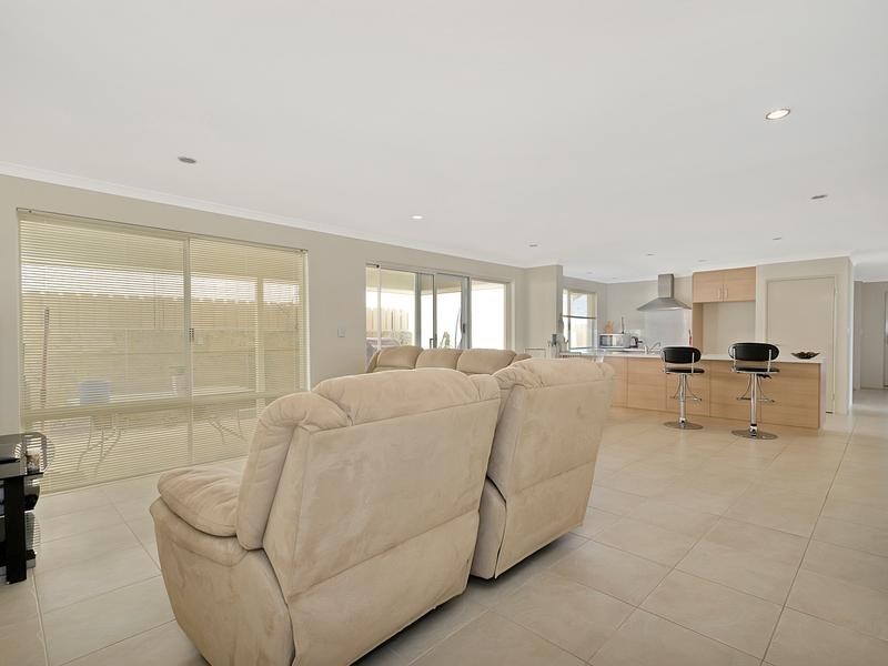 15 Abrolhos Close, Two Rocks WA 6037