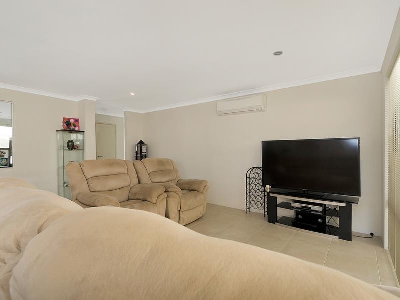 15 Abrolhos Close, Two Rocks WA 6037
