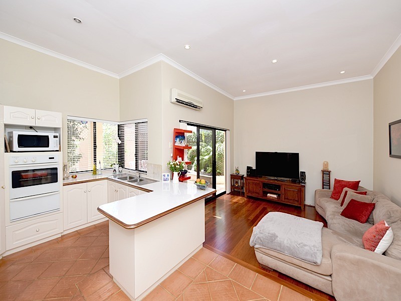 2/142 Ewen Street, Doubleview WA 6018