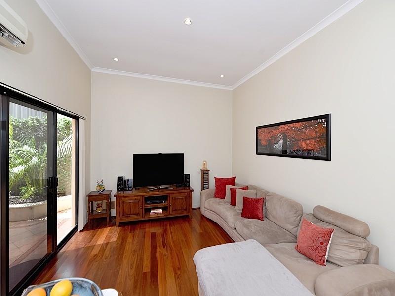 2/142 Ewen Street, Doubleview WA 6018