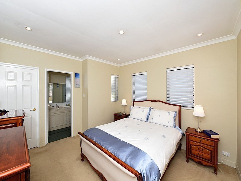 2/142 Ewen Street, Doubleview WA 6018