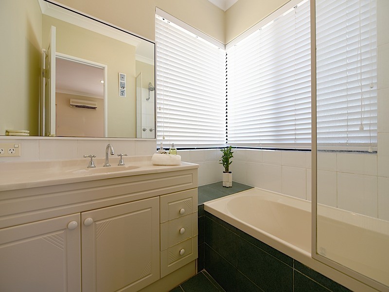 2/142 Ewen Street, Doubleview WA 6018