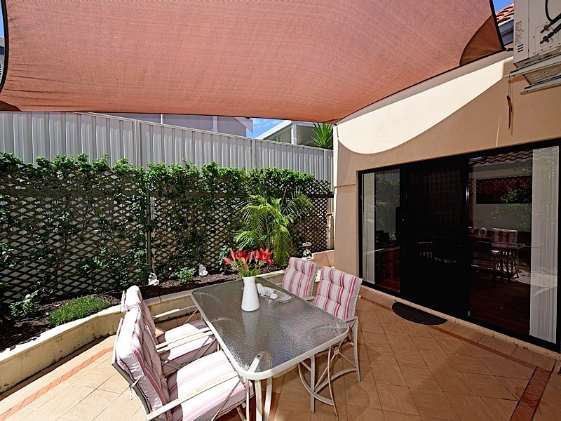 2/142 Ewen Street, Doubleview WA 6018