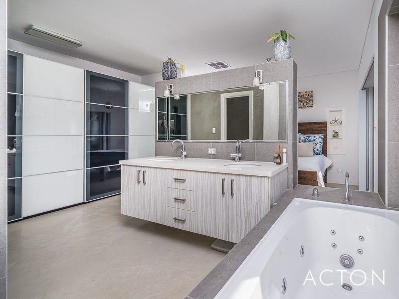 16 Gunida Street, Mullaloo WA 6027