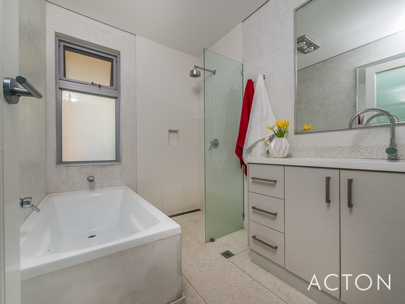 16 Gunida Street, Mullaloo WA 6027