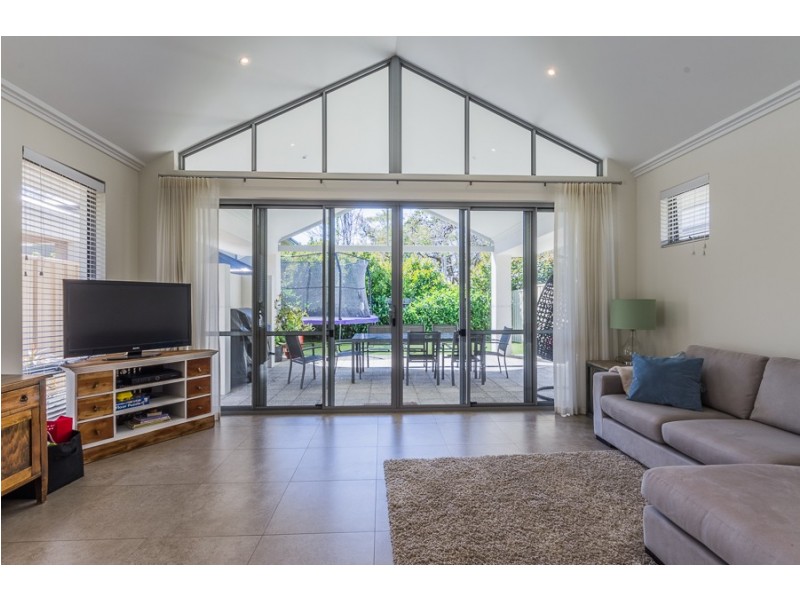 208 Newborough Street, Karrinyup WA 6018