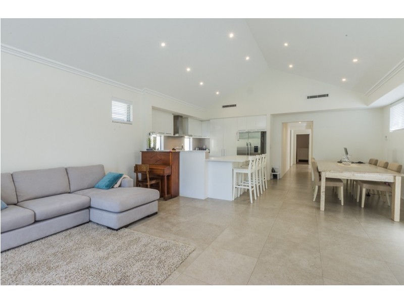 208 Newborough Street, Karrinyup WA 6018