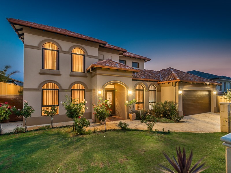 7 St Lucia Road, Iluka WA 6028