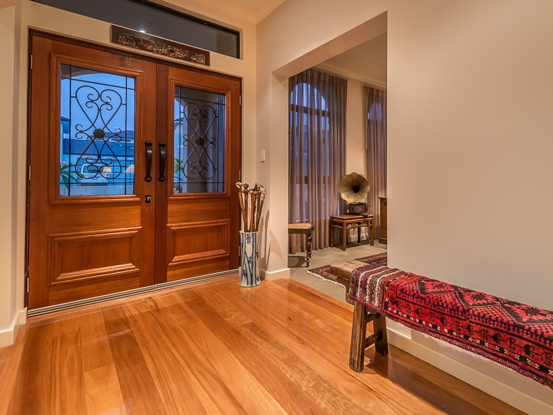 7 St Lucia Road, Iluka WA 6028