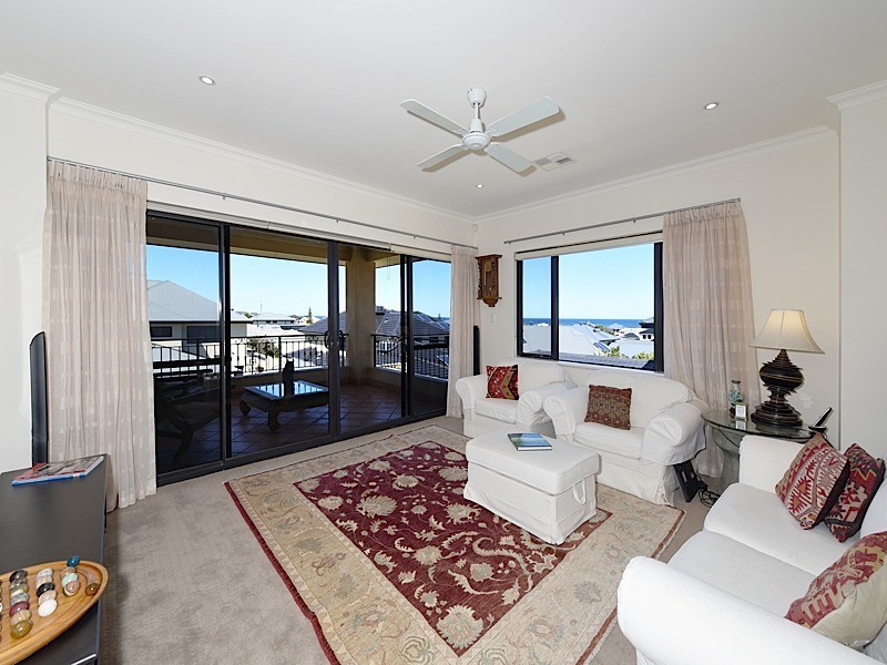 7 St Lucia Road, Iluka WA 6028