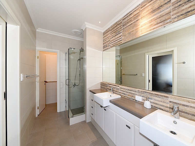 7 St Lucia Road, Iluka WA 6028