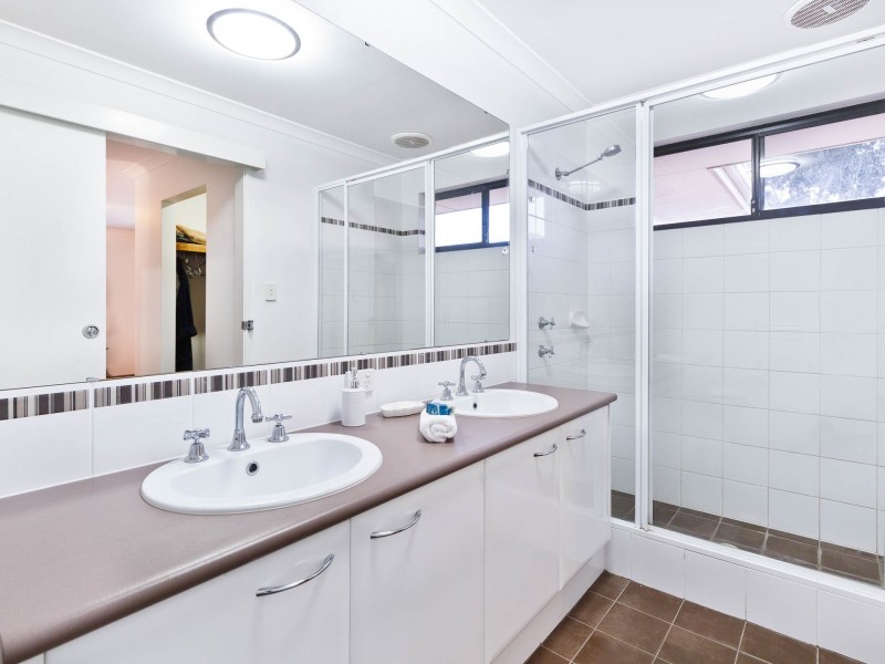 40 Clevedon Place, Kallaroo WA 6025