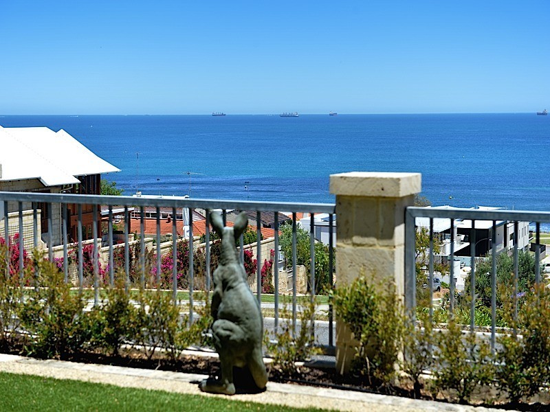 3/8 AVONMORE TERRACE, Cottesloe WA 6011