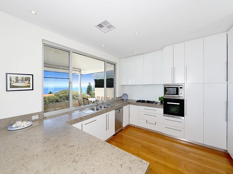 3/8 AVONMORE TERRACE, Cottesloe WA 6011