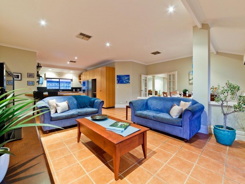 34 Centennial Gardens, Hillarys WA 6025