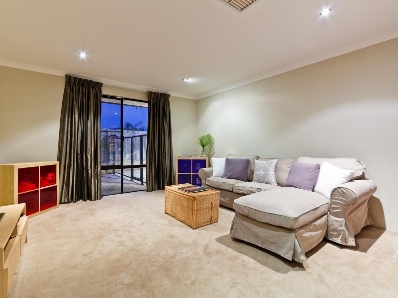 34 Centennial Gardens, Hillarys WA 6025