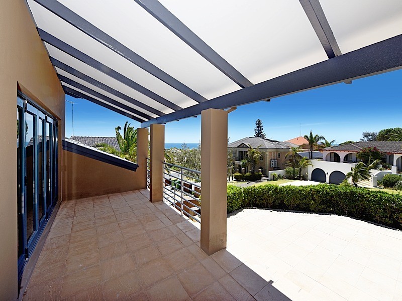 3 Wayeela Place, City Beach WA 6015