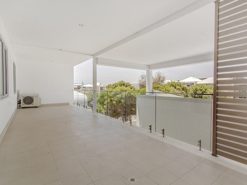 8 / 13 O’Connor Close, North Coogee WA 6163