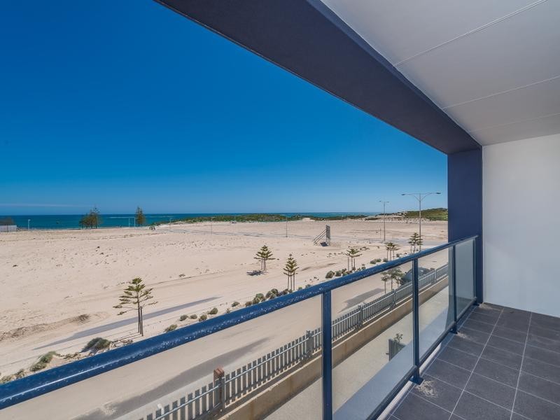 8/2 Commander Drive, Alkimos WA 6038