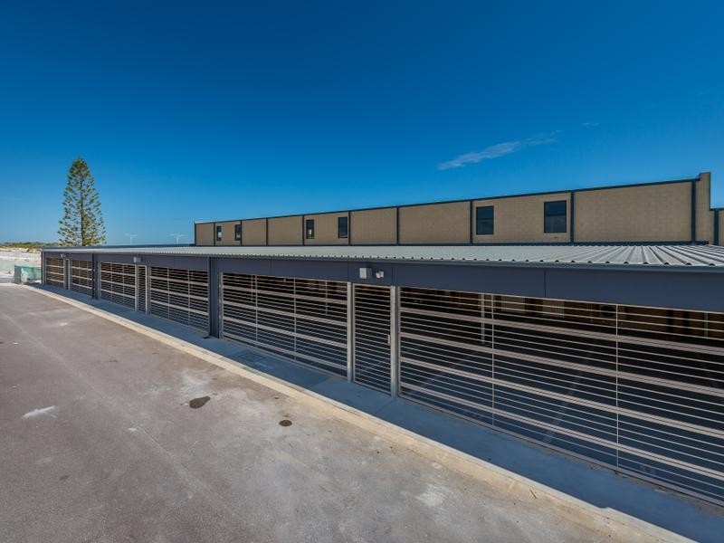 8/2 Commander Drive, Alkimos WA 6038